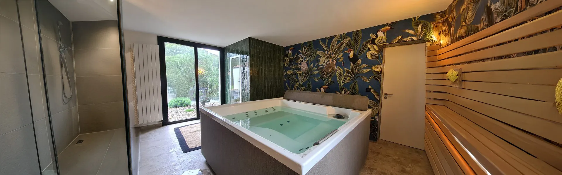 SALLE DE BAIN et salle de bien-être spa jacuzzi hammam
